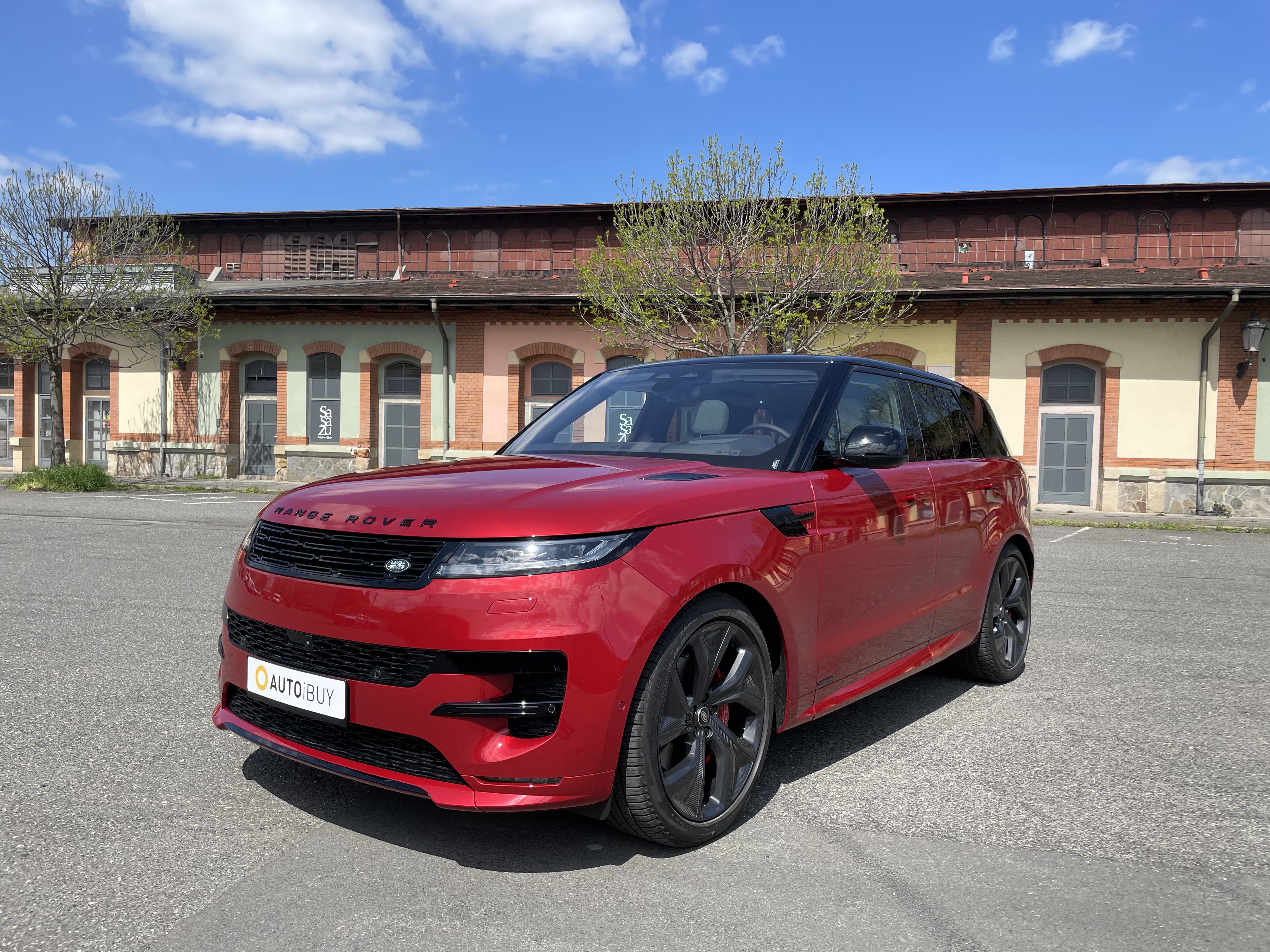 Range Rover Sport D350 AWD Autobiography | nový model skladem | české auto po prvním majiteli | nafta 350 koní | luxusní SUV | auto ihned k předání | nákup online na AUTOiBUY.com